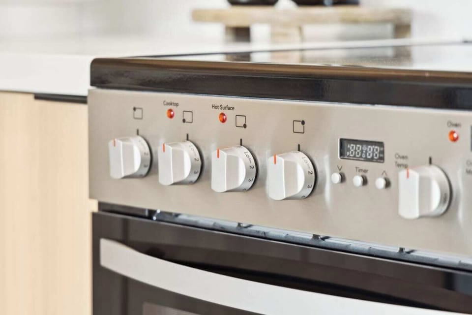 Full kitchen: Nespresso, fridge, stove/oven, plates and utensils,dishwasher