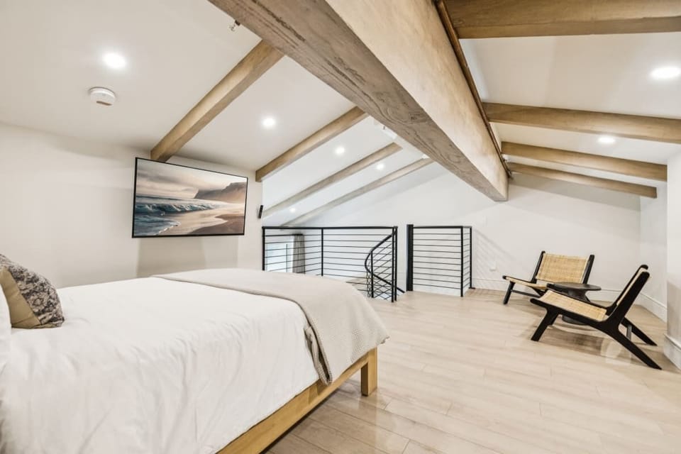 Queen-size bed, sleeps 2, seating area, and 65" Hisense TV 