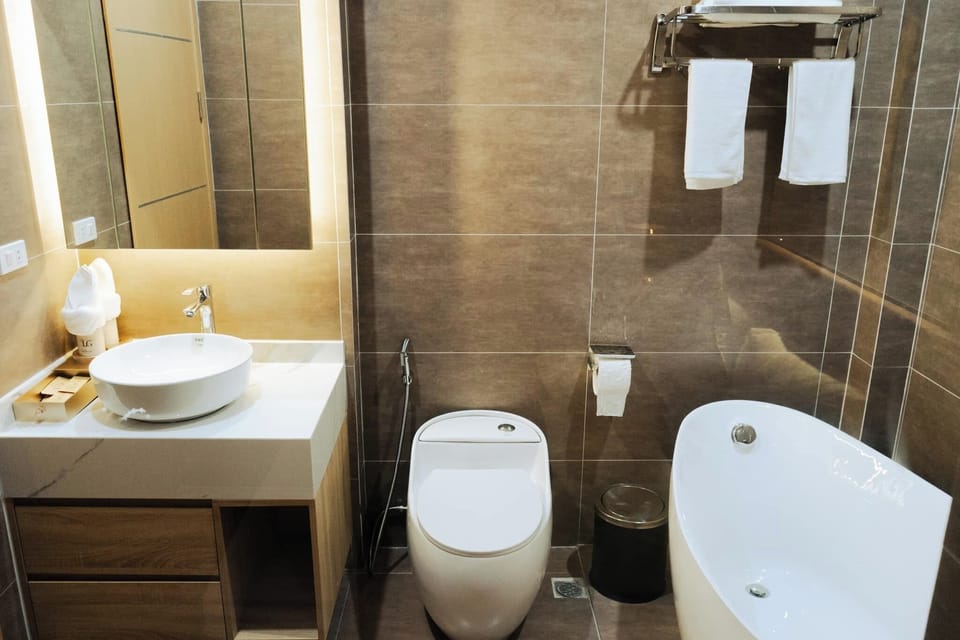 Basic Room, Garden View | Bathroom | Shower, hair dryer, towels, soap