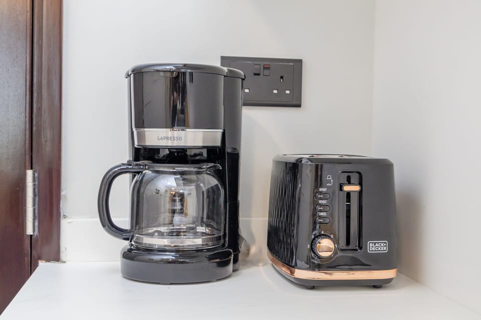Deluxe Studio, Balcony, City View | Private kitchen | Electric kettle