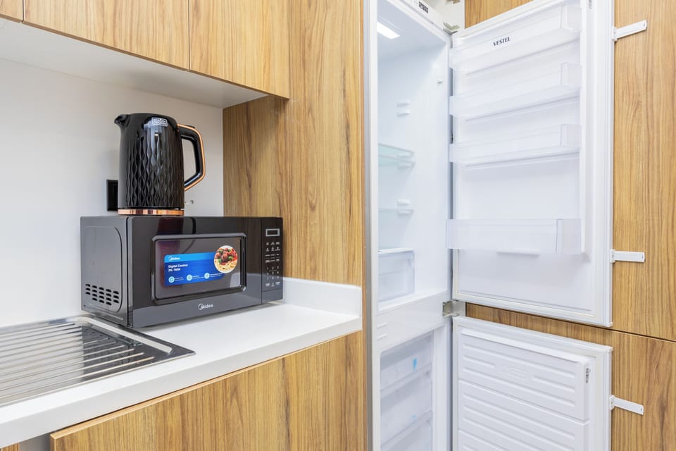 Deluxe Studio, Balcony, City View | Private kitchen | Electric kettle
