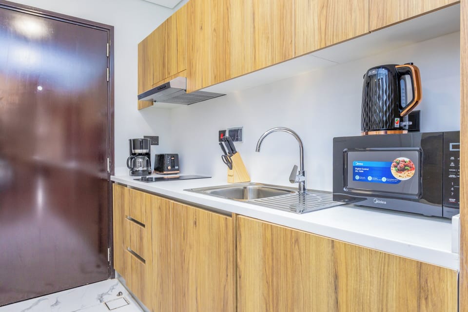 Deluxe Studio, Balcony, City View | Private kitchen | Electric kettle
