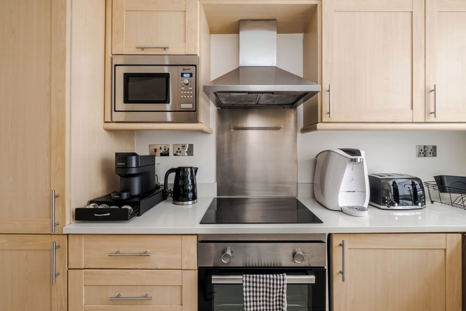 Luxury Apartment | Private kitchen | Full-size fridge, microwave, oven, stovetop