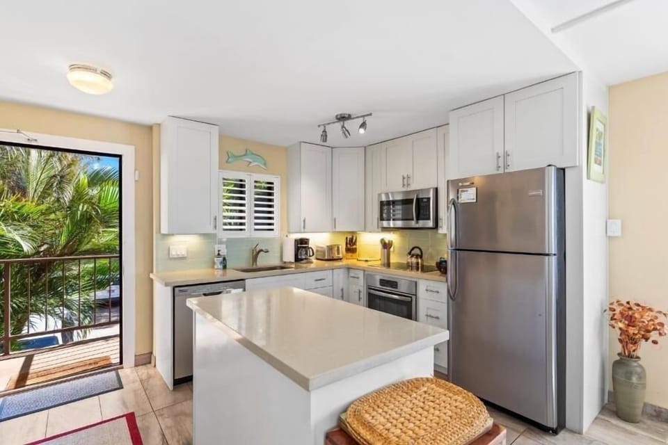 Condo, 2 Bedrooms | Private kitchen