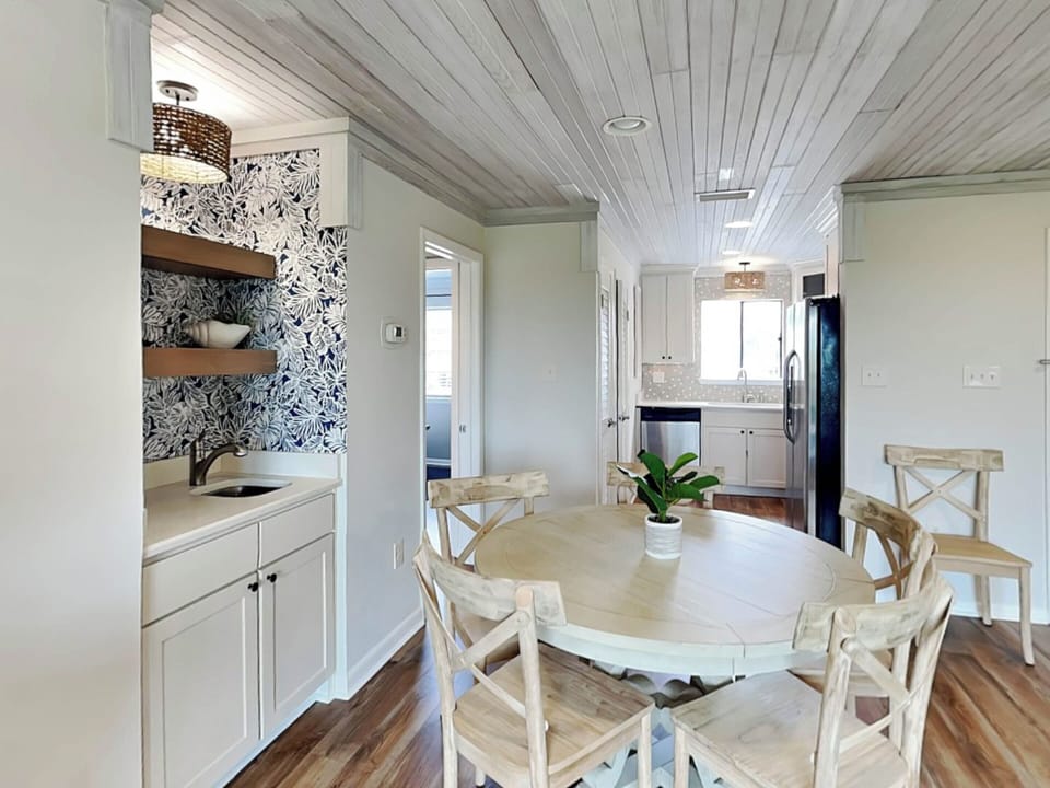 Dining Table & Wet Bar
