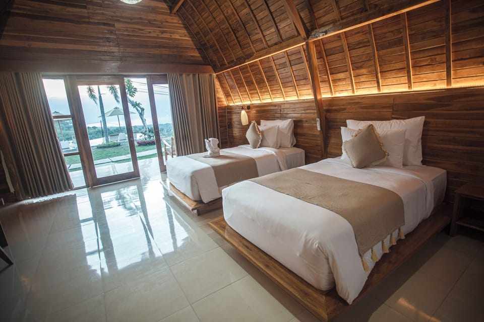Luxury Twin Room, Ocean View | Desk, laptop workspace, free WiFi, bed sheets