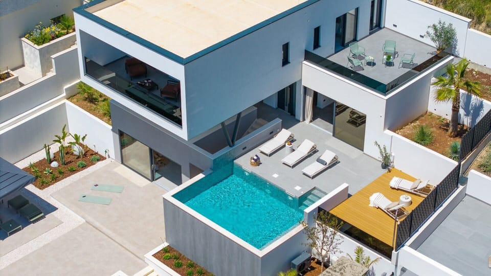 Villa Siete Offers 4 Stylish en-suite Bedrooms, Heated Pool, Whirlpool, Finnish Sauna, Media Room, Alfresco Dining Areas – A High-End Retreat Near Omiš for 8+2 Guests.