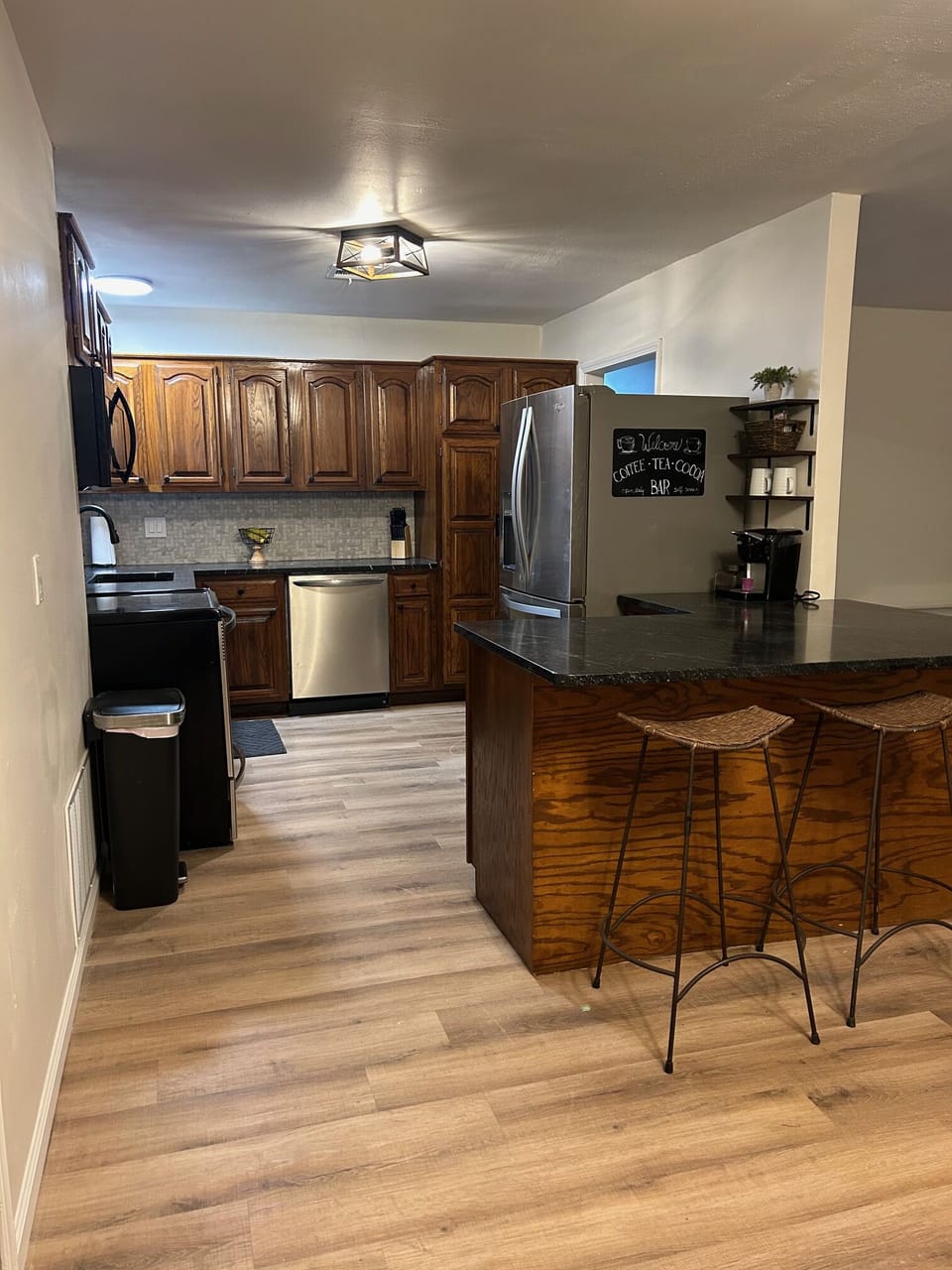 Kitchen with eat-at bar