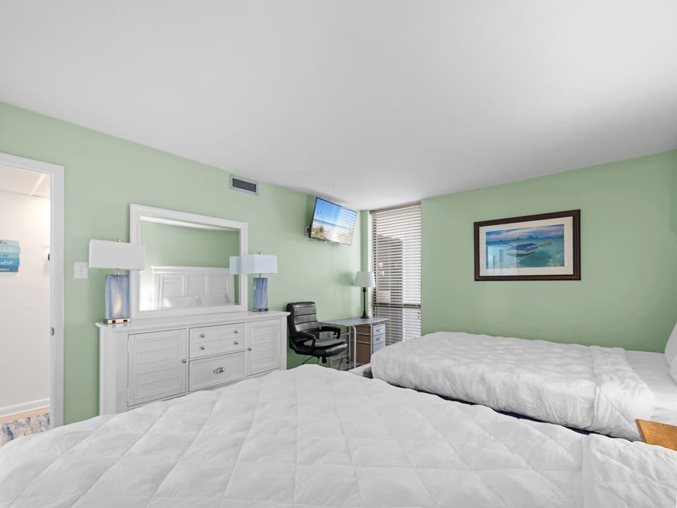 Guest bedroom
