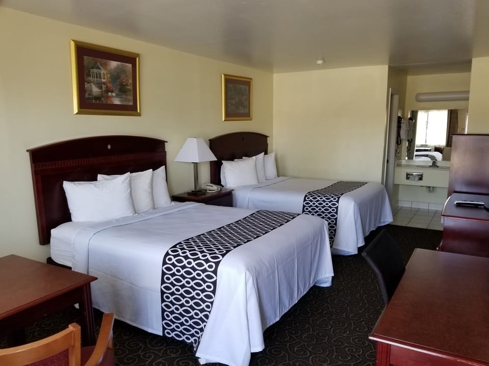 Two queen bed non smoking | Iron/ironing board, WiFi (free), bed sheets