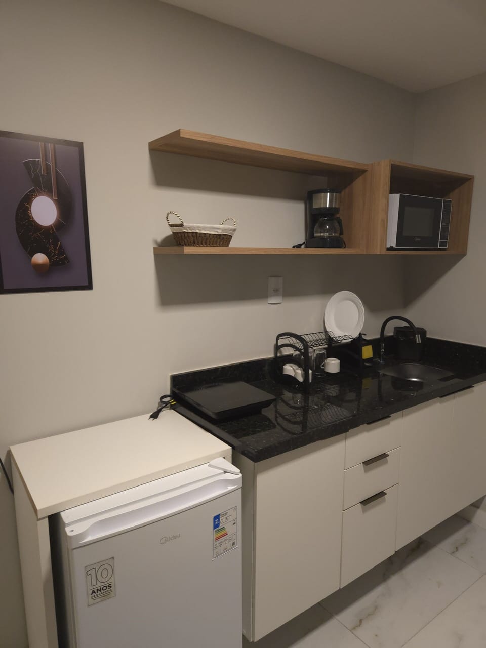 Studio | Desk, laptop workspace, free WiFi