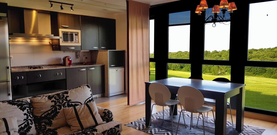 Apartment, 3 Bedrooms, Kitchen, Golf View | Living area