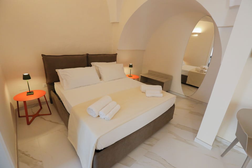 Deluxe Double Room | In-room safe, desk, soundproofing, free WiFi
