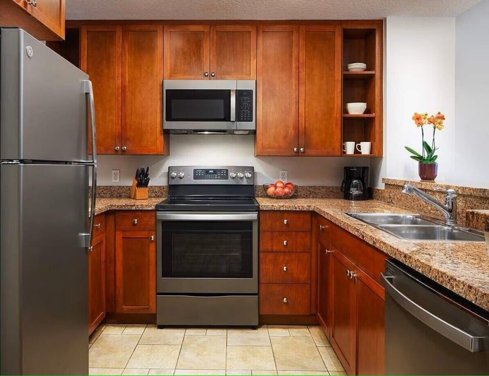 Kitchen equipped with all you need to cook  