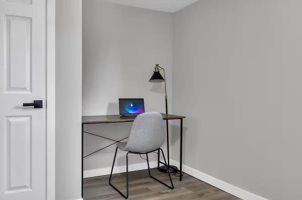 Bedroom 3, Workspace