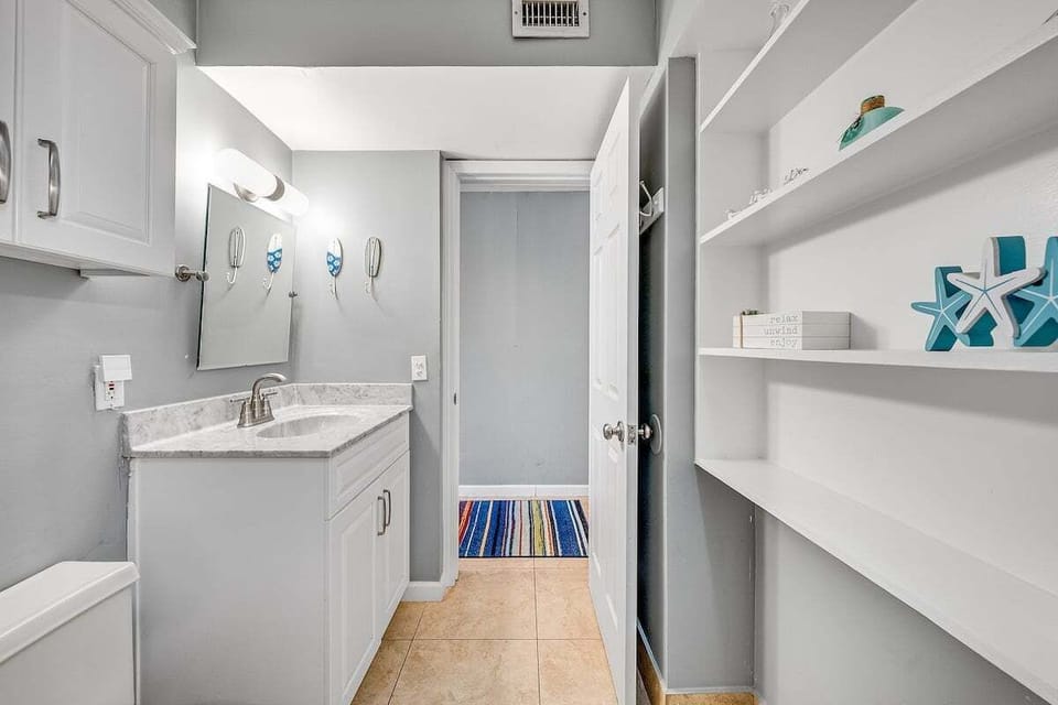 Bright lighting fills the space, enhancing its airy feel and making morning routines even more pleasant.