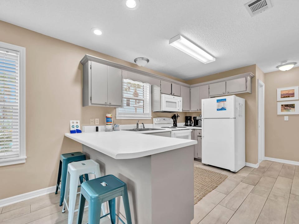 Condo, 1 King Bed with Sofa bed (Beachside Villas 1211) | Private kitchen | Oven, toaster