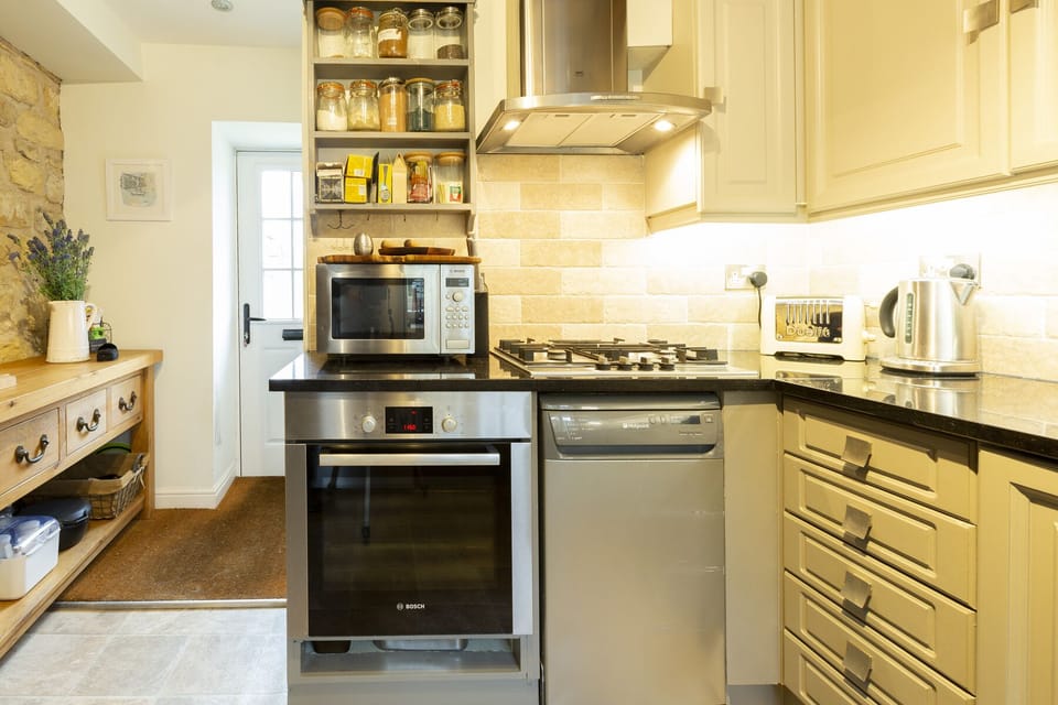 Dishwasher, cookware/dishes/utensils