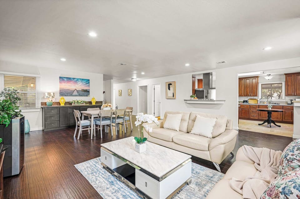 House, Multiple Beds, Patio, Garden View (481-2 Pasadena) | Living area | 42-inch flat-screen TV with digital channels