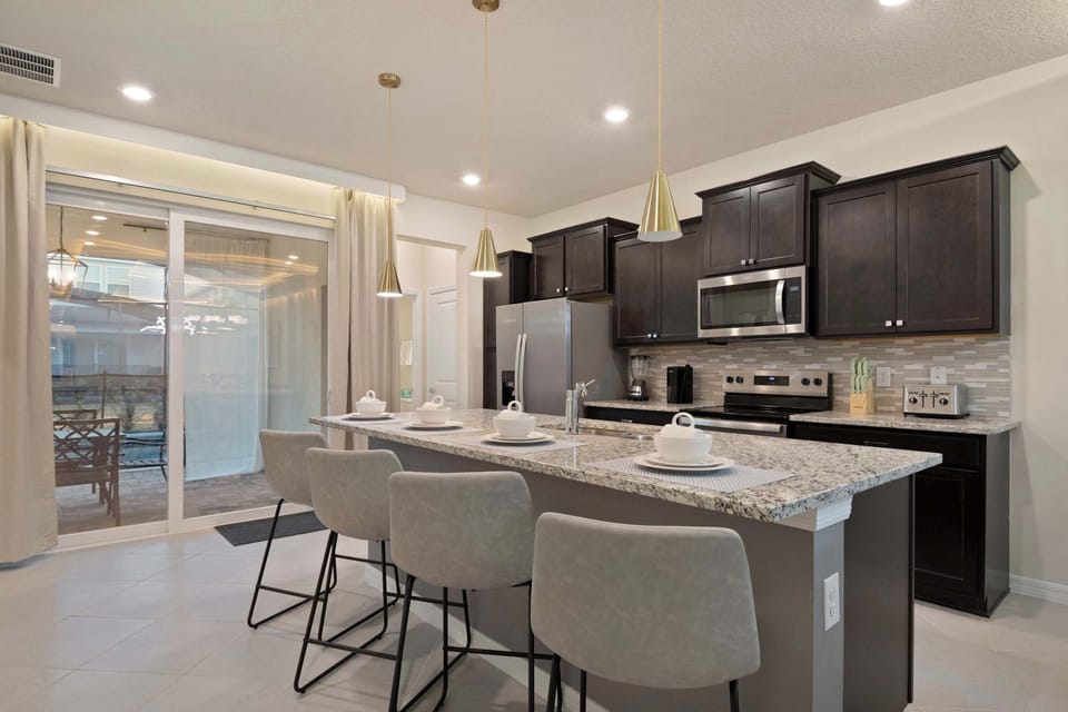 House, Multiple Beds, Pool Access, Pool View (16226TW WCR) | Private kitchen | Fridge, microwave, oven, stovetop
