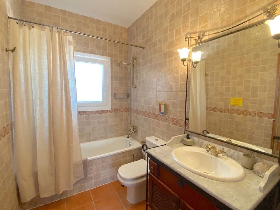 Double Room, 1 Queen Bed, Garden View | Bathroom | Shower, free toiletries, hair dryer, bathrobes