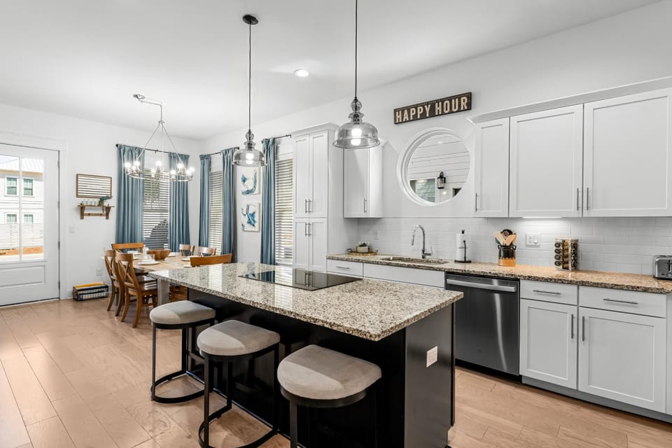 House, 4 Bedrooms, Pets Allowed, Resort View | Private kitchen | Full-size fridge, microwave, oven, stovetop