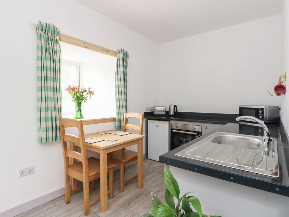 Cookware/dishes/utensils