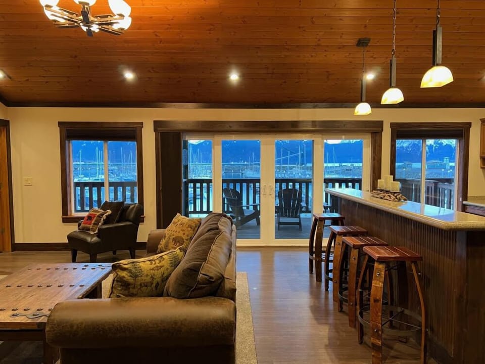 Executive Suite, 1 Bedroom, Marina View, Oceanfront | Living area | 42-inch Smart TV with digital channels, Netflix, Hulu