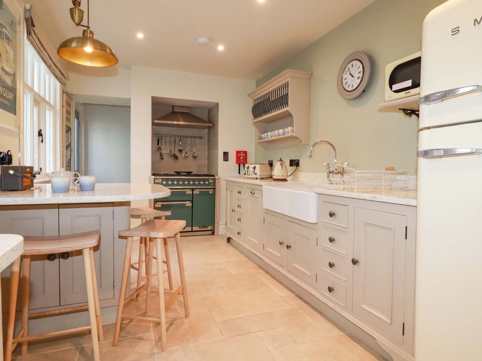 Cottage | Private kitchen | Fridge, microwave, dishwasher, toaster