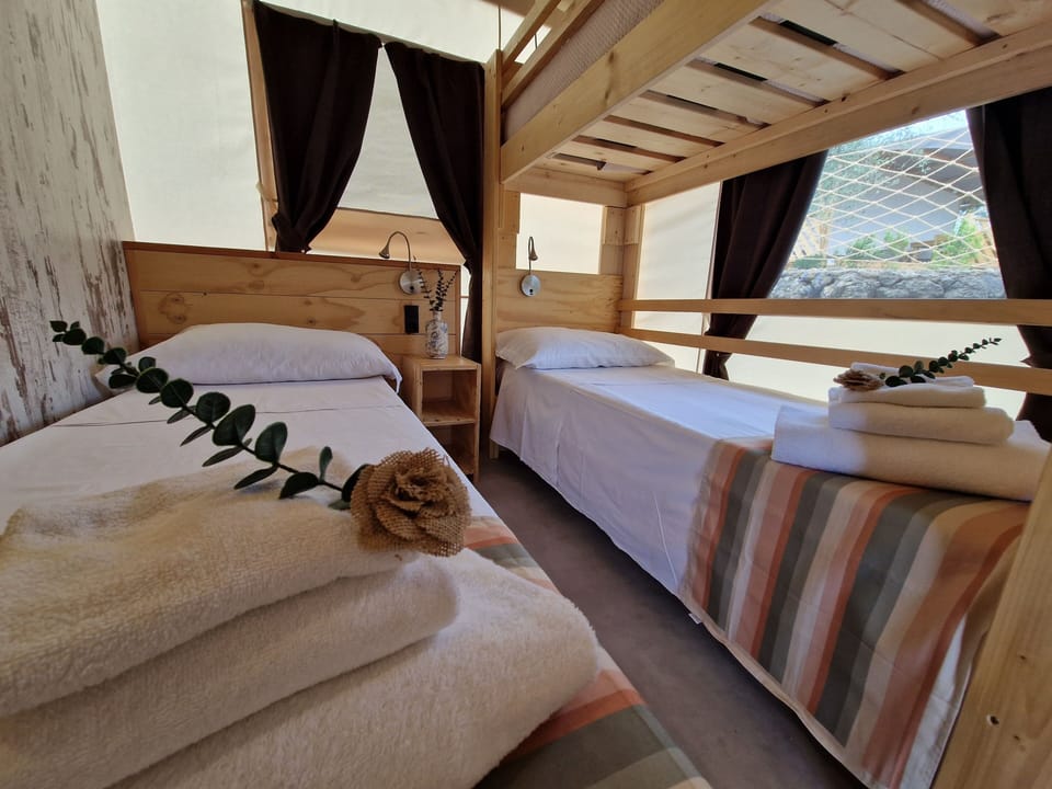 Luxury Tent | Desk, laptop workspace, free WiFi