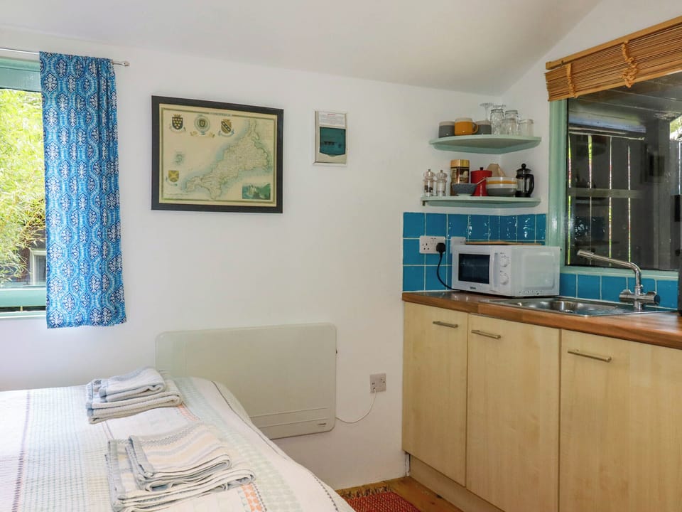 1 bedroom, individually decorated, individually furnished