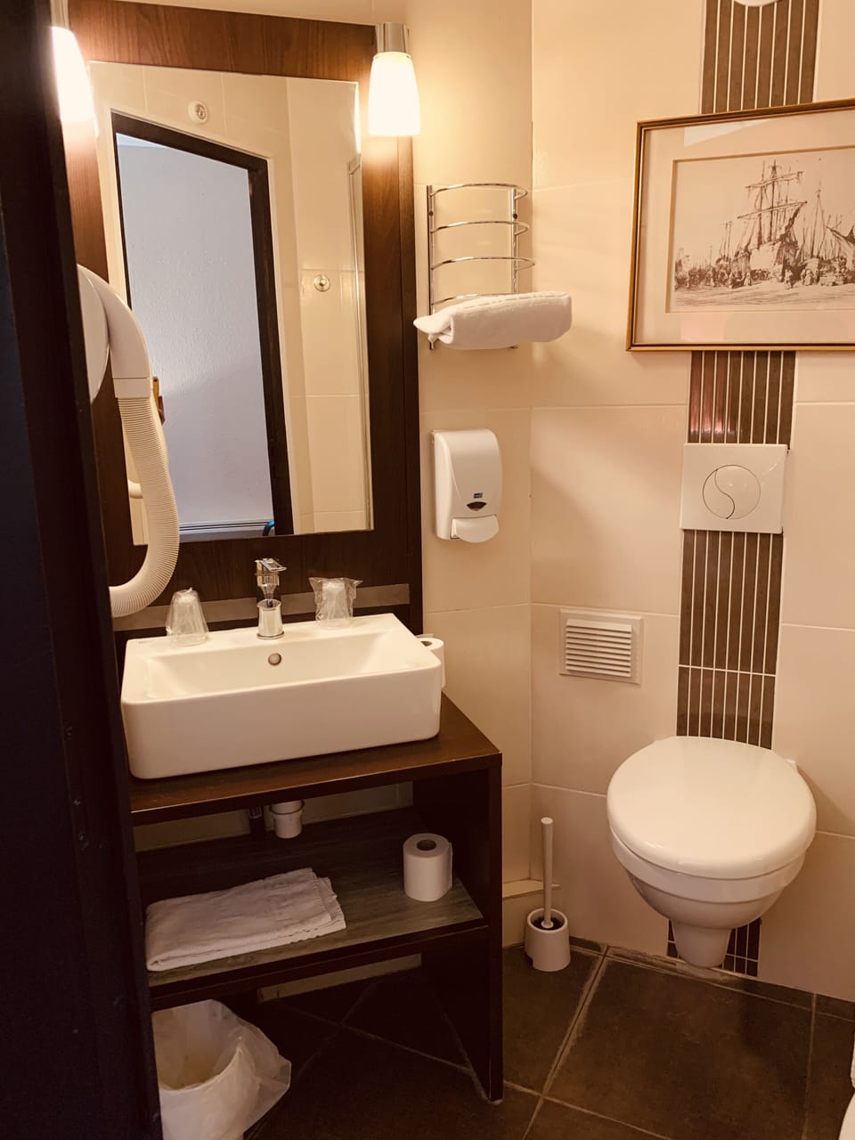 Comfort Double Room | Desk, free cribs/infant beds, free WiFi, bed sheets