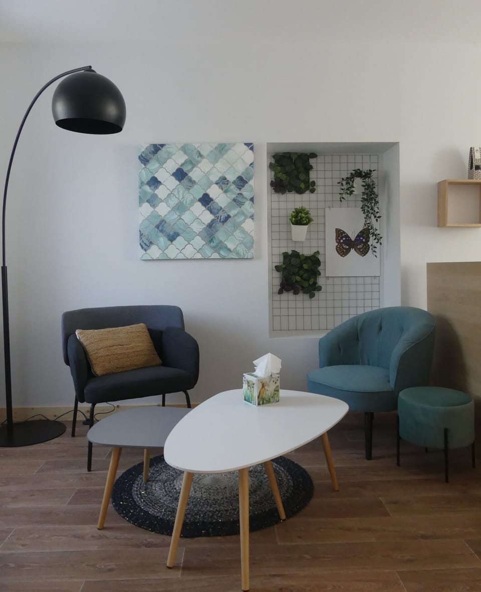Comfort Studio | Living area | Flat-screen TV