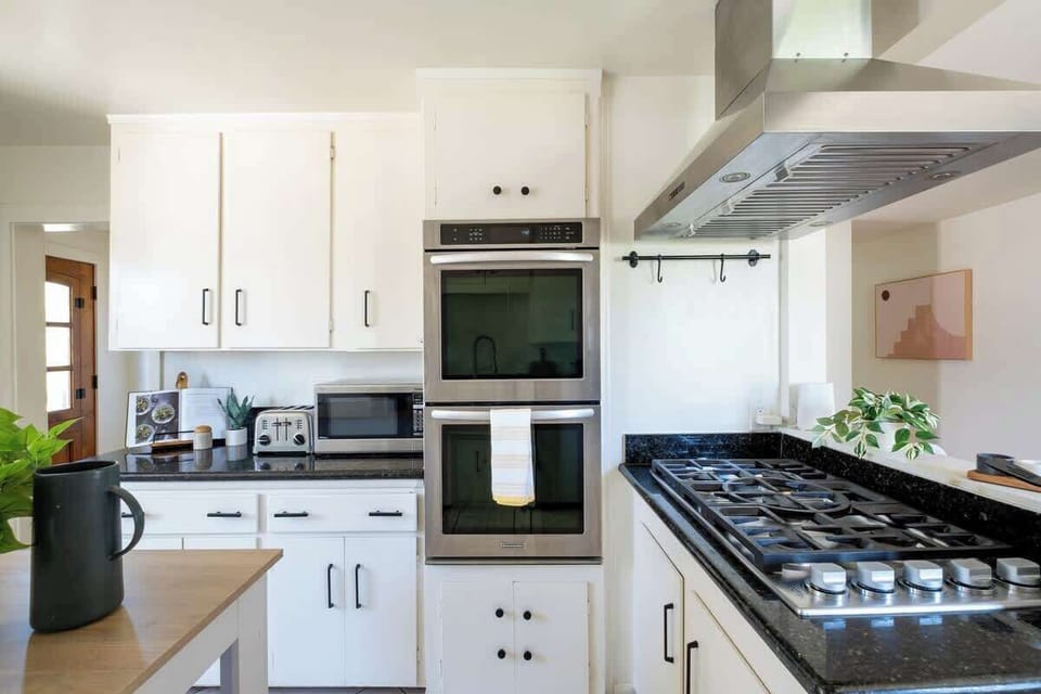 With double ovens and chef style cooktop, you’ll be cooking in style