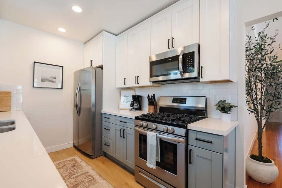Cook, whip up some cookies or make pancakes for breakfast in the fully equipped kitchen