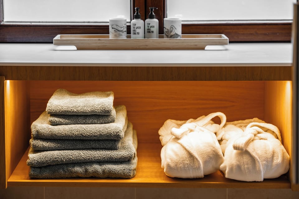 Standard Double Room | Bathroom | Free toiletries, hair dryer, bathrobes, towels