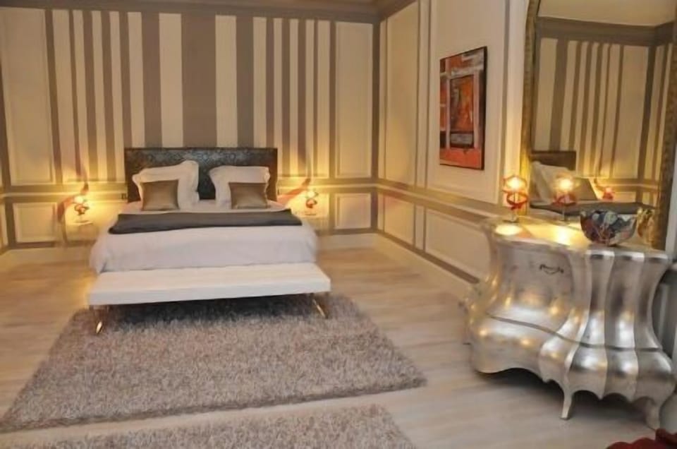 Suite (Que Linda) | Premium bedding, soundproofing, rollaway beds, free WiFi