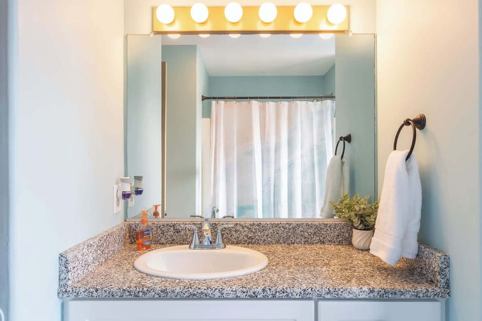 Full Bathroom