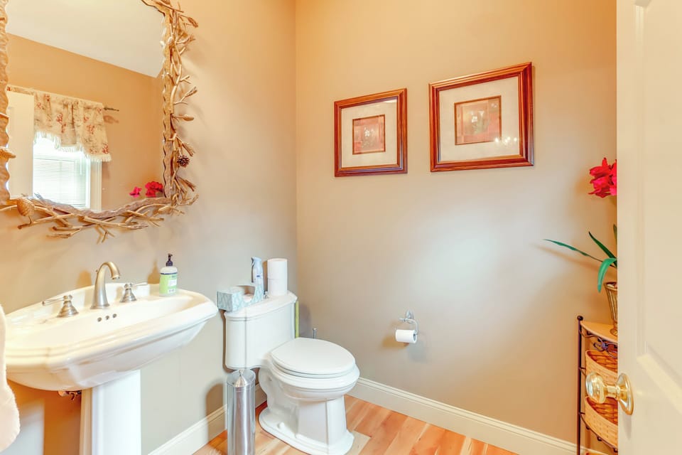 Half Bathroom | Main House