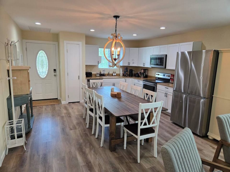 Eat-in kitchen.
