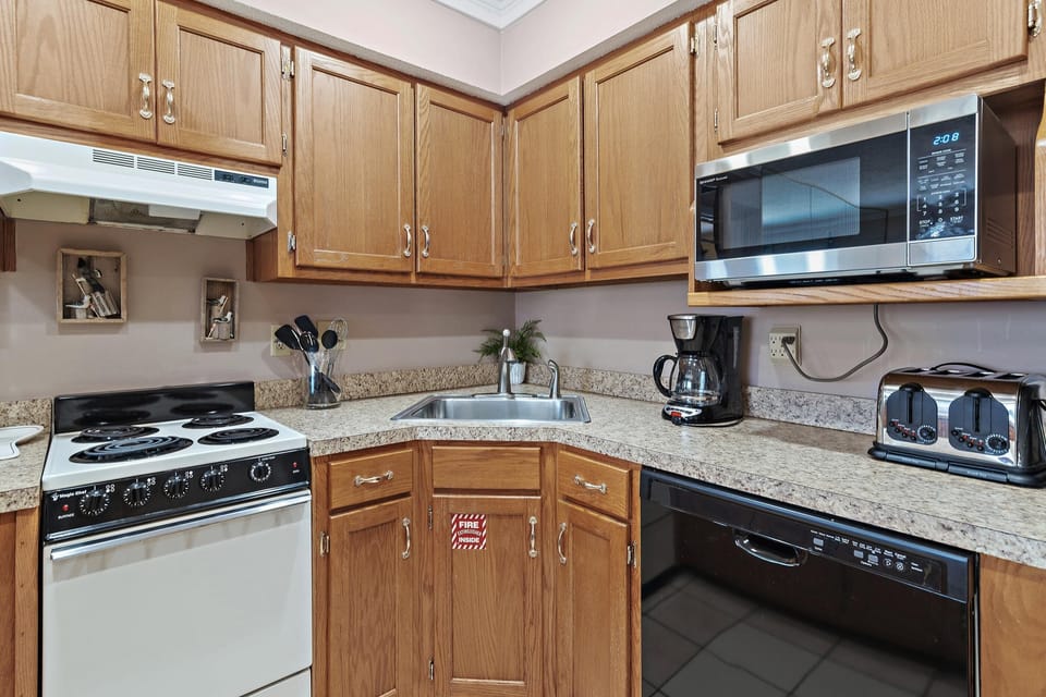 House, 1 King Bed with Sofa bed (Capri by the Gulf 113) | Private kitchen | Oven, toaster