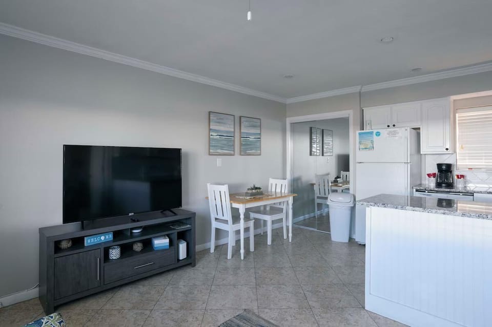 House, 1 Queen Bed (Capri by the Gulf 119) | Interior