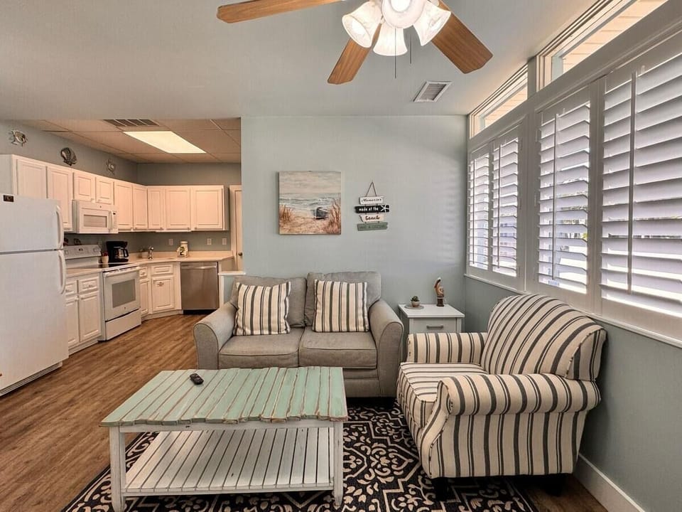 House, Multiple Beds (Capri by the Gulf 123) | Living area