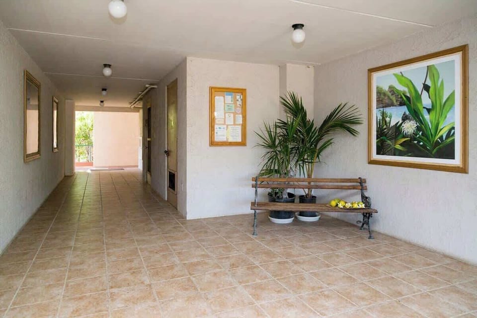 Puako Condo Lobby Area leading to open air walkways