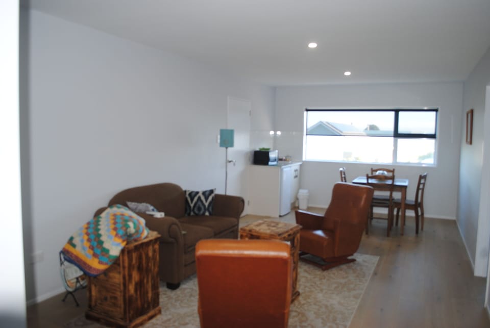 Lounge and Dining Area
