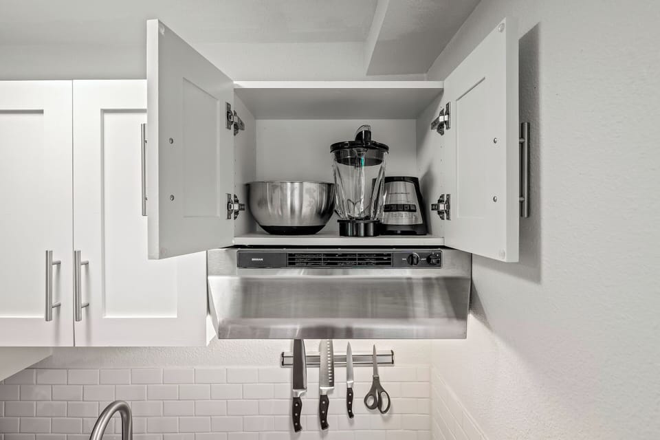 Kitchen essentials ready for cooking—blender, mixing bowl, knives, and scissors.