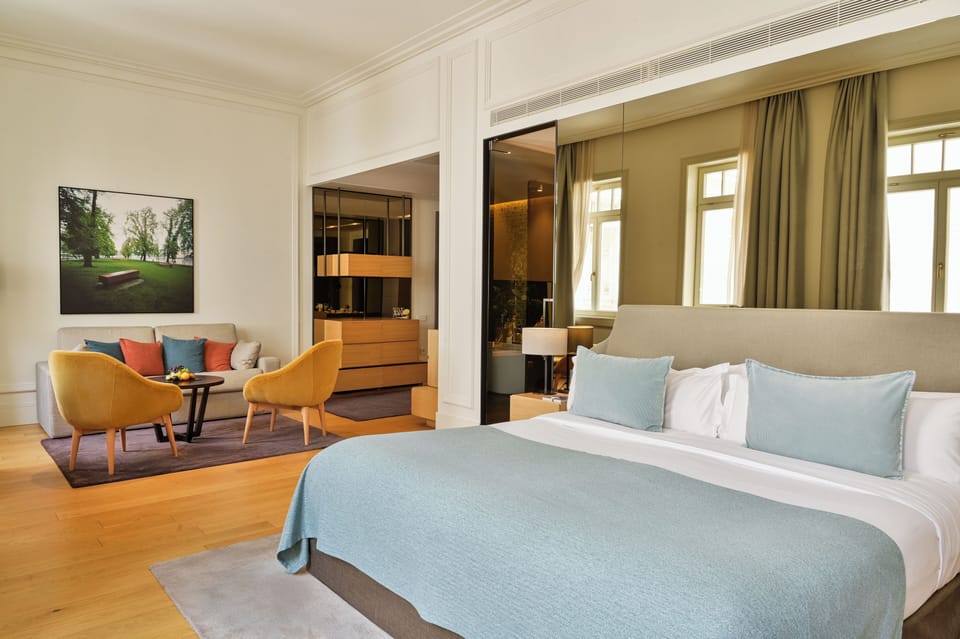 Suite | Minibar, in-room safe, desk, laptop workspace