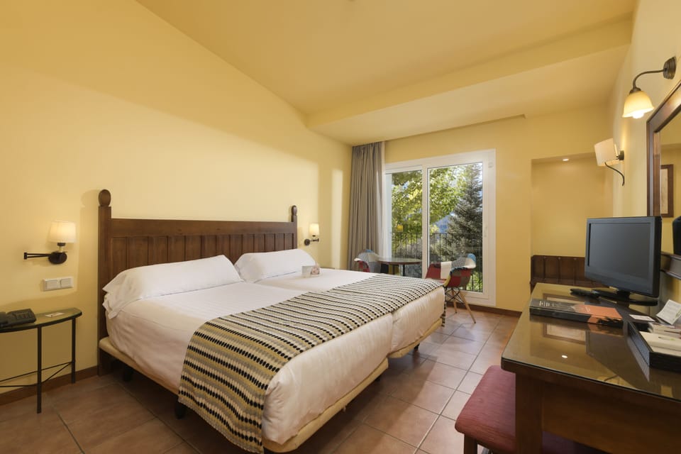 Down comforters, minibar, in-room safe, desk