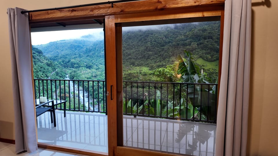 Casita La Tangara Vista al Rio