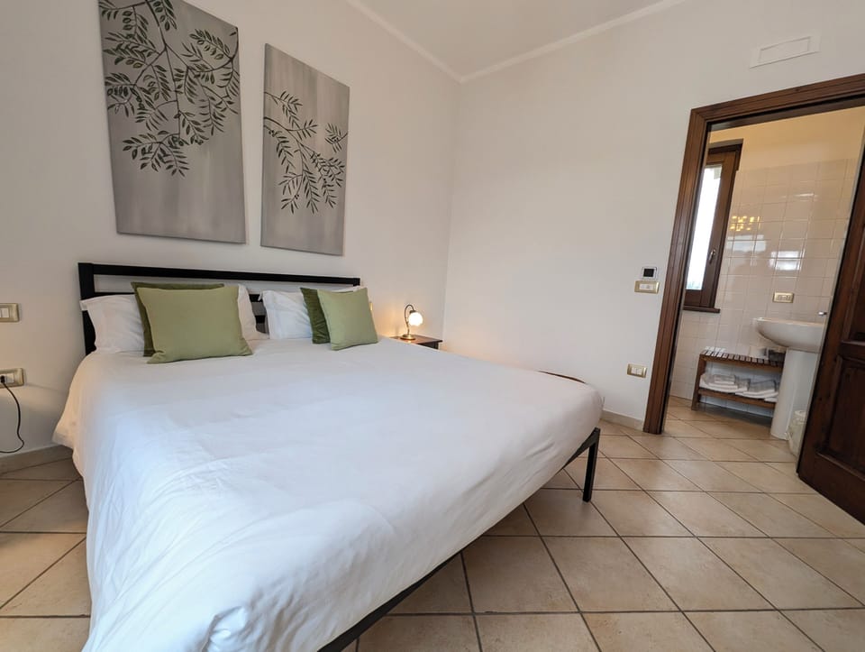 Laptop workspace, free WiFi, bed sheets